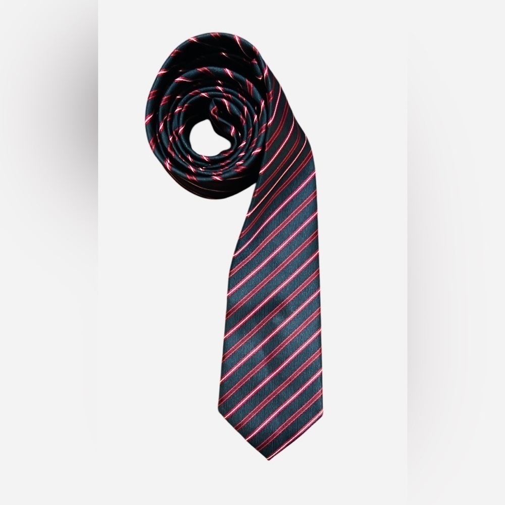 Elegant Navy and Red Striped Tie